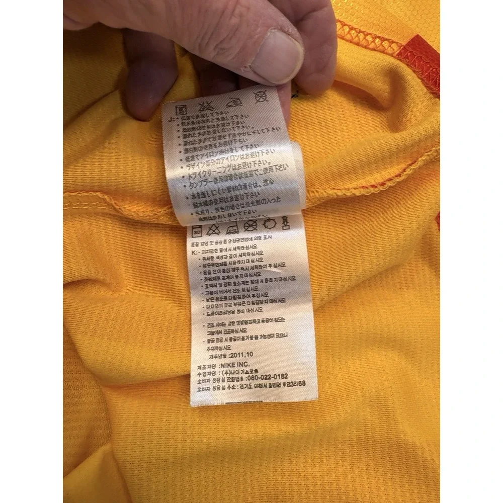 Nike FC Barcelona Dri-FIT Soccer Jersey XL Yellow/Red Qatar Airways O-515